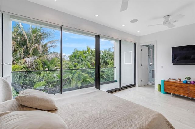 1311 Bay Dr, Miami Beach, FL 33141