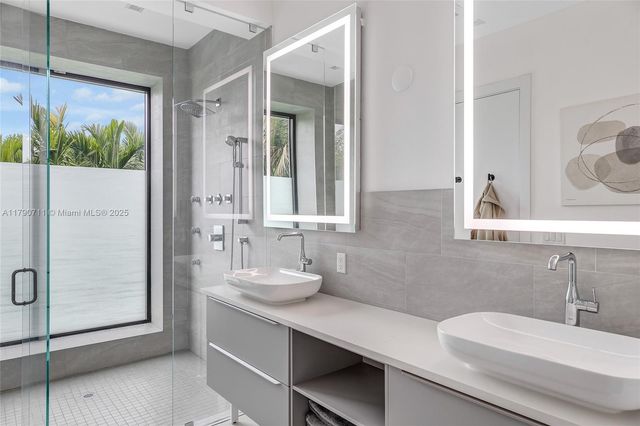 1311 Bay Dr, Miami Beach, FL 33141