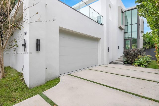 1311 Bay Dr, Miami Beach, FL 33141
