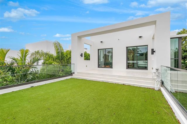1311 Bay Dr, Miami Beach, FL 33141