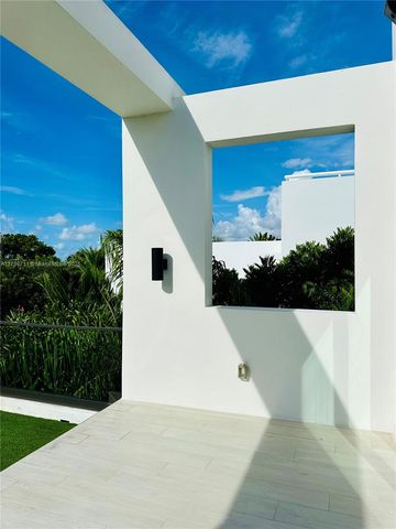 1311 Bay Dr, Miami Beach, FL 33141