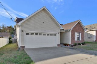 126 Dreville Dr, La Vergne, TN 37086