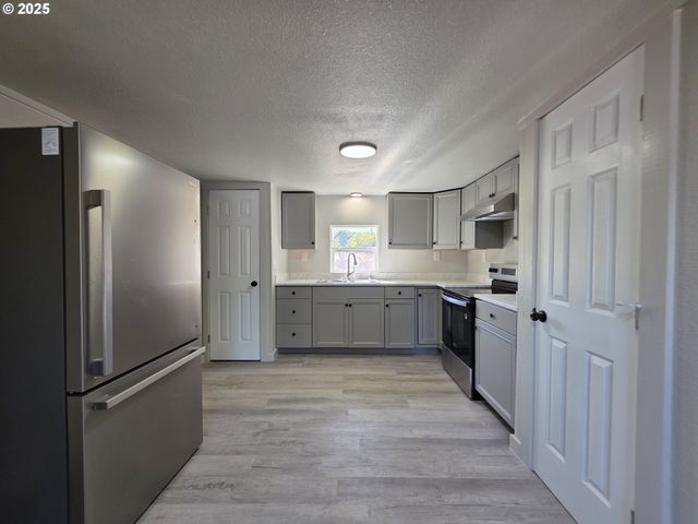 510 BOYER Rd, Riddle, OR 97469