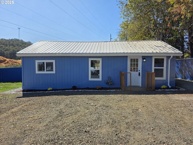 510 BOYER Rd, Riddle, OR 97469