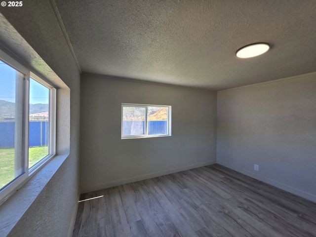 510 BOYER Rd, Riddle, OR 97469