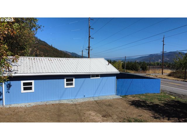 510 BOYER Rd, Riddle, OR 97469