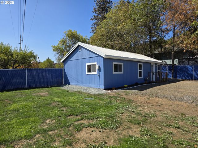 510 BOYER Rd, Riddle, OR 97469