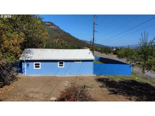510 BOYER Rd, Riddle, OR 97469