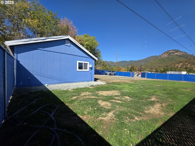 510 BOYER Rd, Riddle, OR 97469