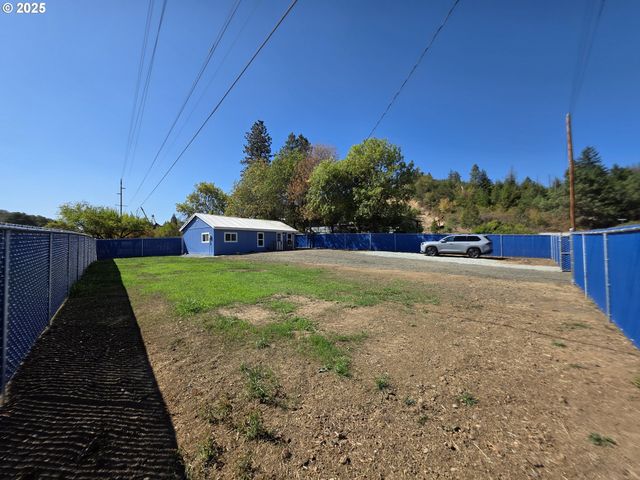 510 BOYER Rd, Riddle, OR 97469