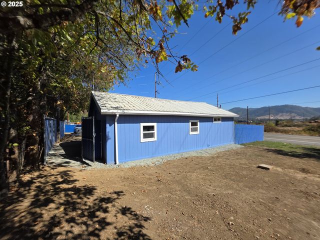 510 BOYER Rd, Riddle, OR 97469
