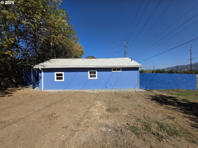 510 BOYER Rd, Riddle, OR 97469