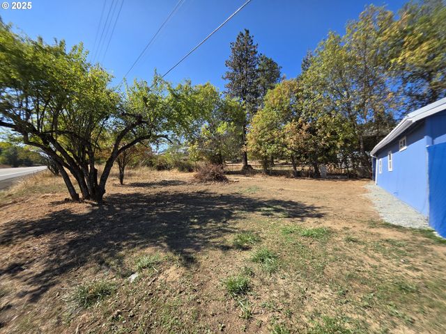 510 BOYER Rd, Riddle, OR 97469