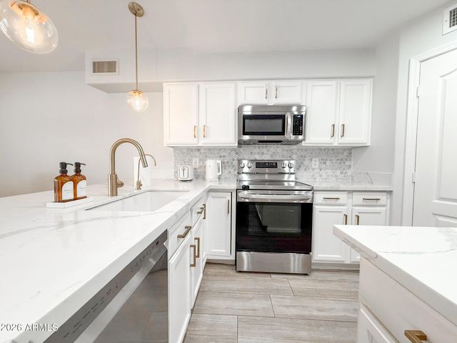 1705 E YUKON Drive, Phoenix, AZ 85024