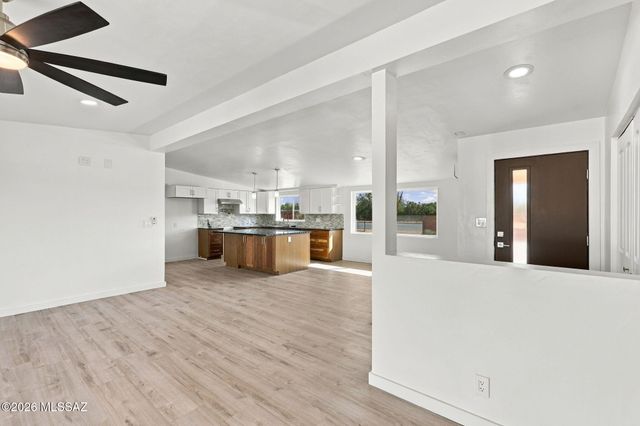 950 W Ina Road, Tucson, AZ 85704