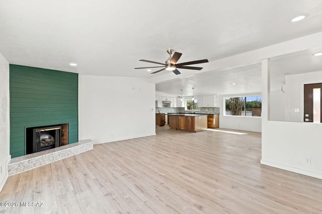 950 W Ina Road, Tucson, AZ 85704