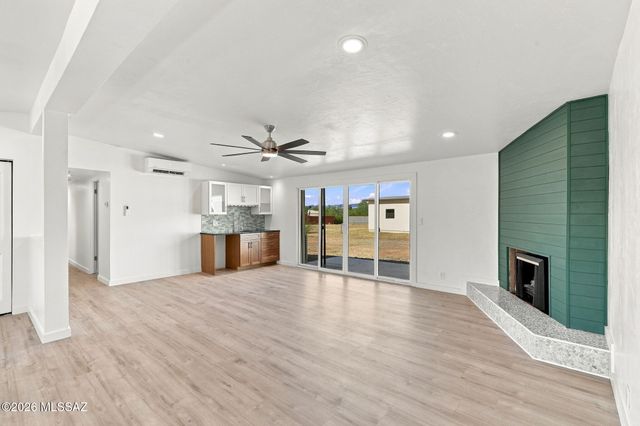 950 W Ina Road, Tucson, AZ 85704