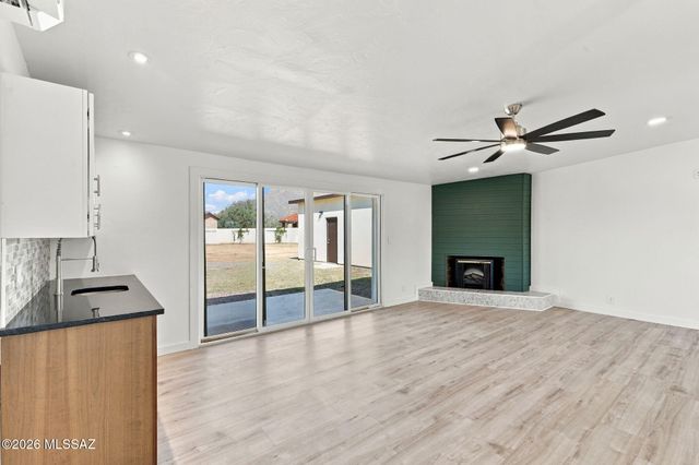 950 W Ina Road, Tucson, AZ 85704