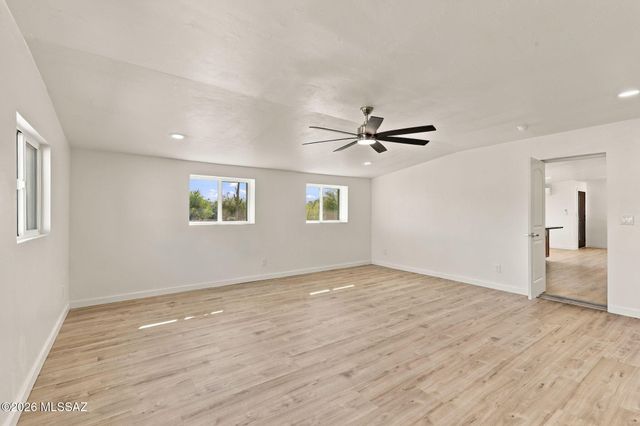 950 W Ina Road, Tucson, AZ 85704