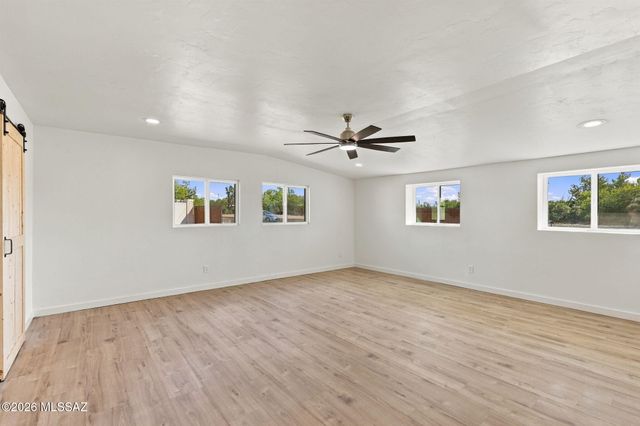 950 W Ina Road, Tucson, AZ 85704