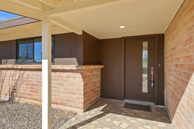 950 W Ina Road, Tucson, AZ 85704
