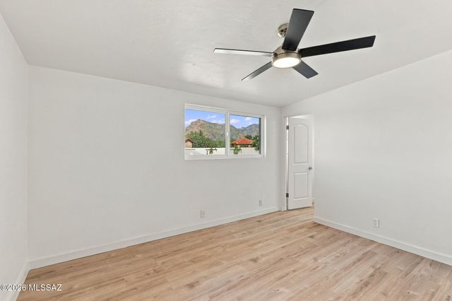 950 W Ina Road, Tucson, AZ 85704