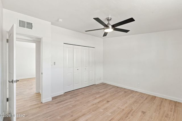 950 W Ina Road, Tucson, AZ 85704