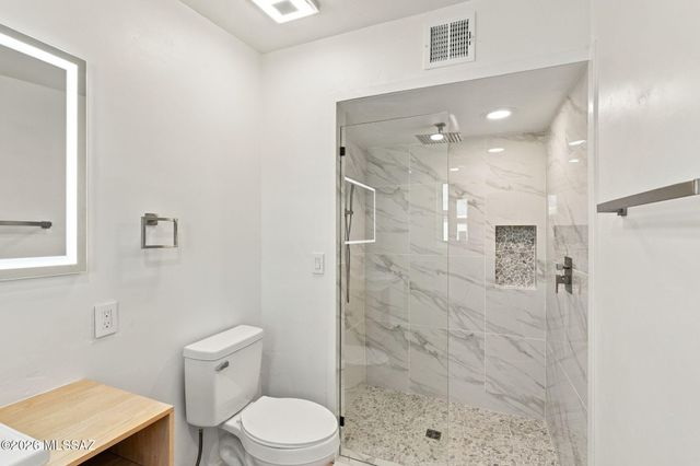 950 W Ina Road, Tucson, AZ 85704
