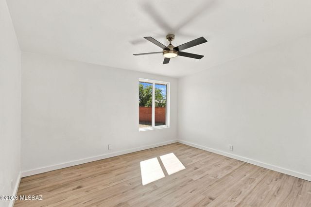 950 W Ina Road, Tucson, AZ 85704