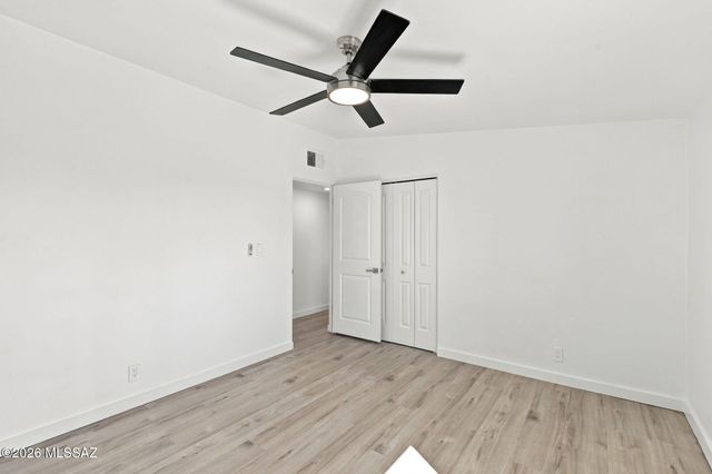 950 W Ina Road, Tucson, AZ 85704