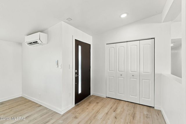 950 W Ina Road, Tucson, AZ 85704