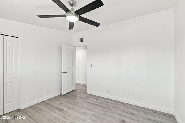 950 W Ina Road, Tucson, AZ 85704