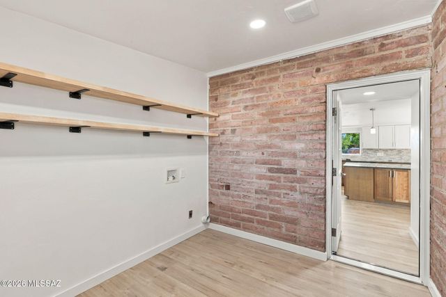 950 W Ina Road, Tucson, AZ 85704