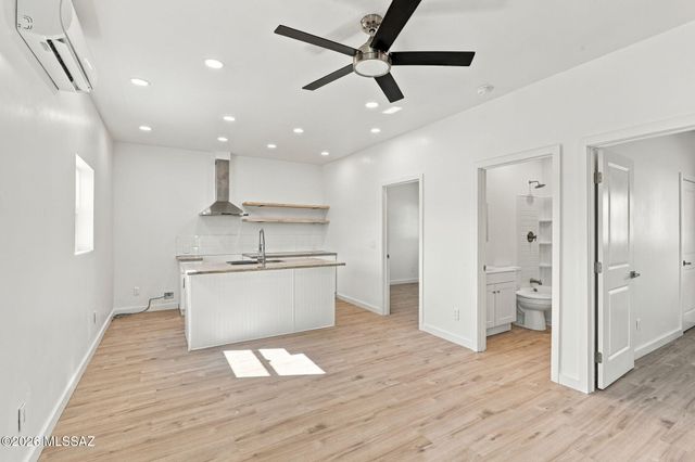 950 W Ina Road, Tucson, AZ 85704