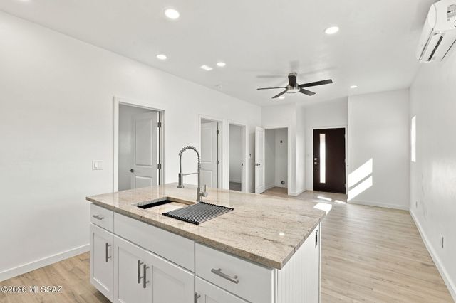 950 W Ina Road, Tucson, AZ 85704