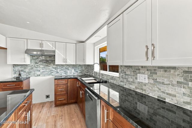 950 W Ina Road, Tucson, AZ 85704
