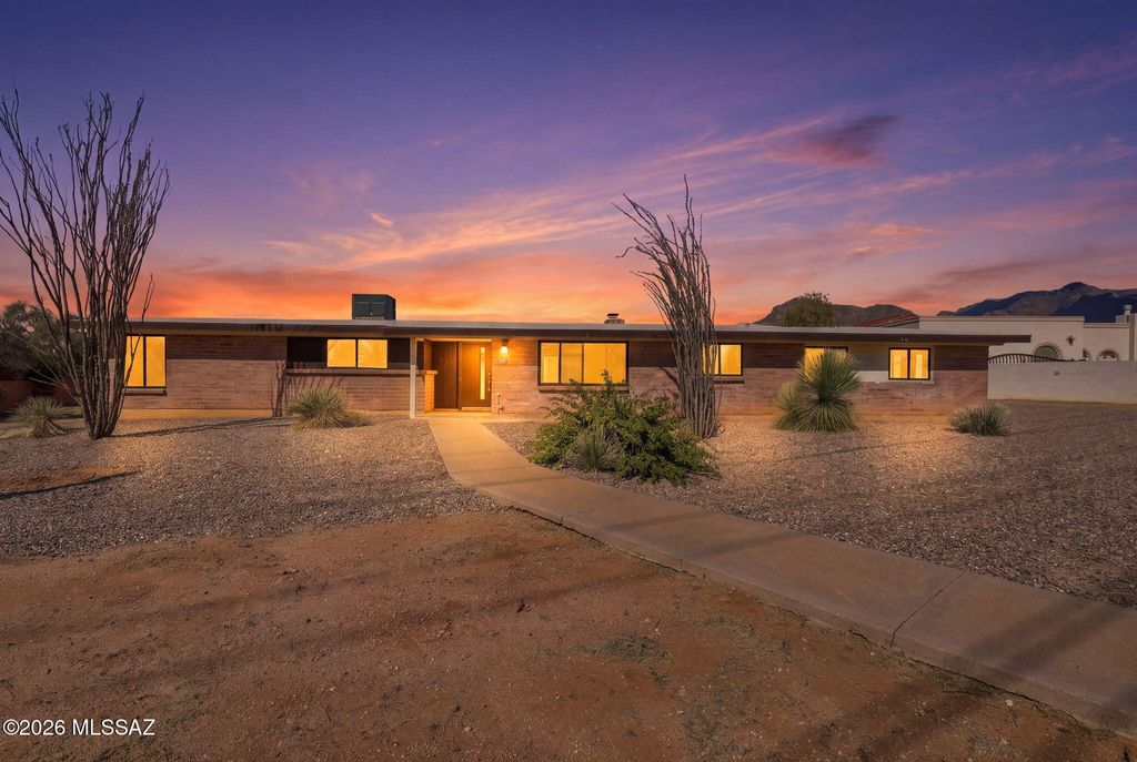 950 W Ina Road, Tucson, AZ 85704