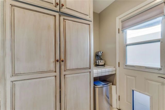 1911 N Fairview Street, Burbank, CA 91505