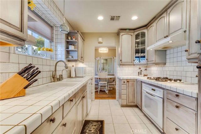 1911 N Fairview Street, Burbank, CA 91505
