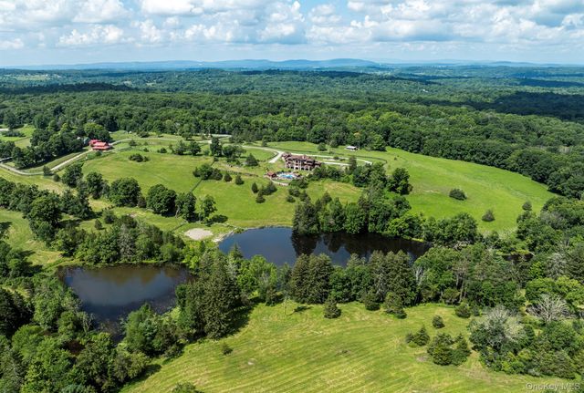 165 Drake Road, Pleasant Valley, NY 12569
