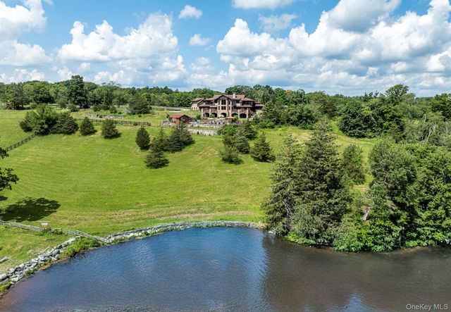 165 Drake Road, Pleasant Valley, NY 12569