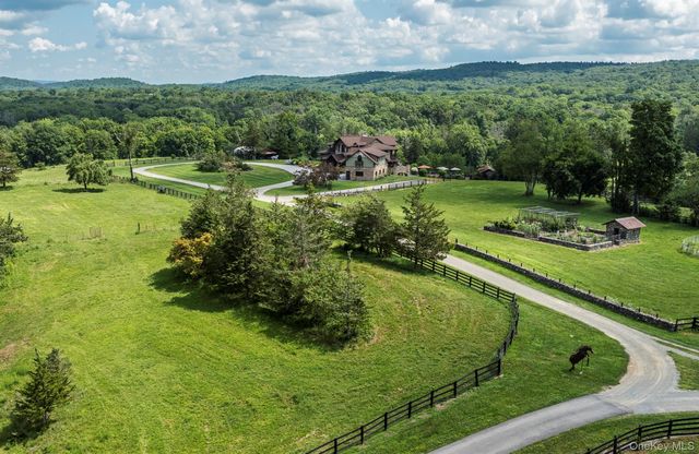 165 Drake Road, Pleasant Valley, NY 12569