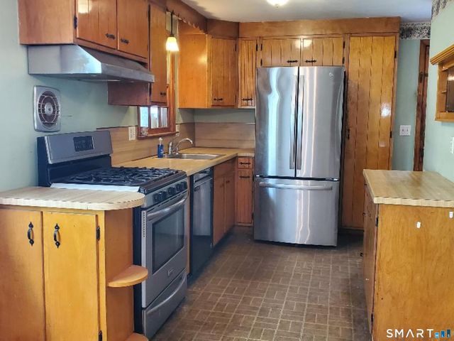 65 Vernon Road, East Hartford, CT 06108