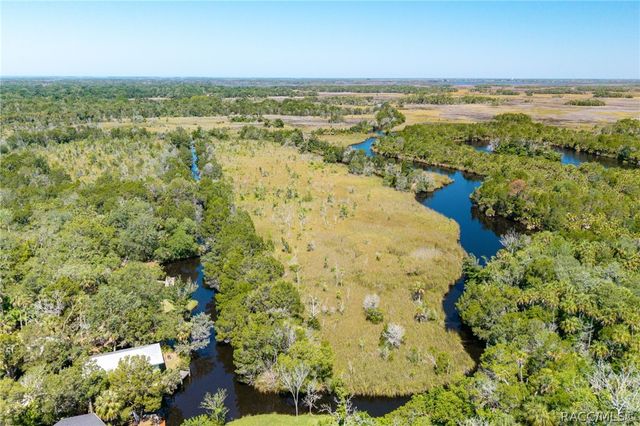 10709 W Halls River Road, Homosassa, FL 34448