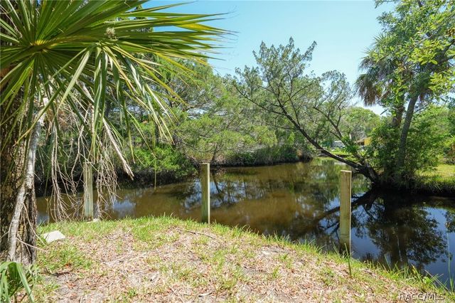 10709 W Halls River Road, Homosassa, FL 34448