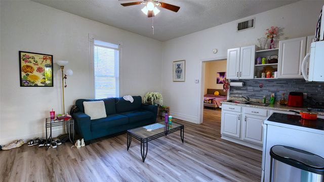 145 N Kealy Street 1, Lewisville, TX 75057