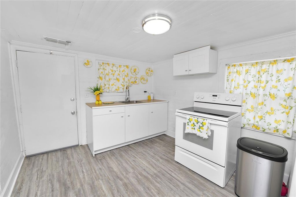 Image 11 of property listing at 1239 AVENUE K, Haines City, FL 33844