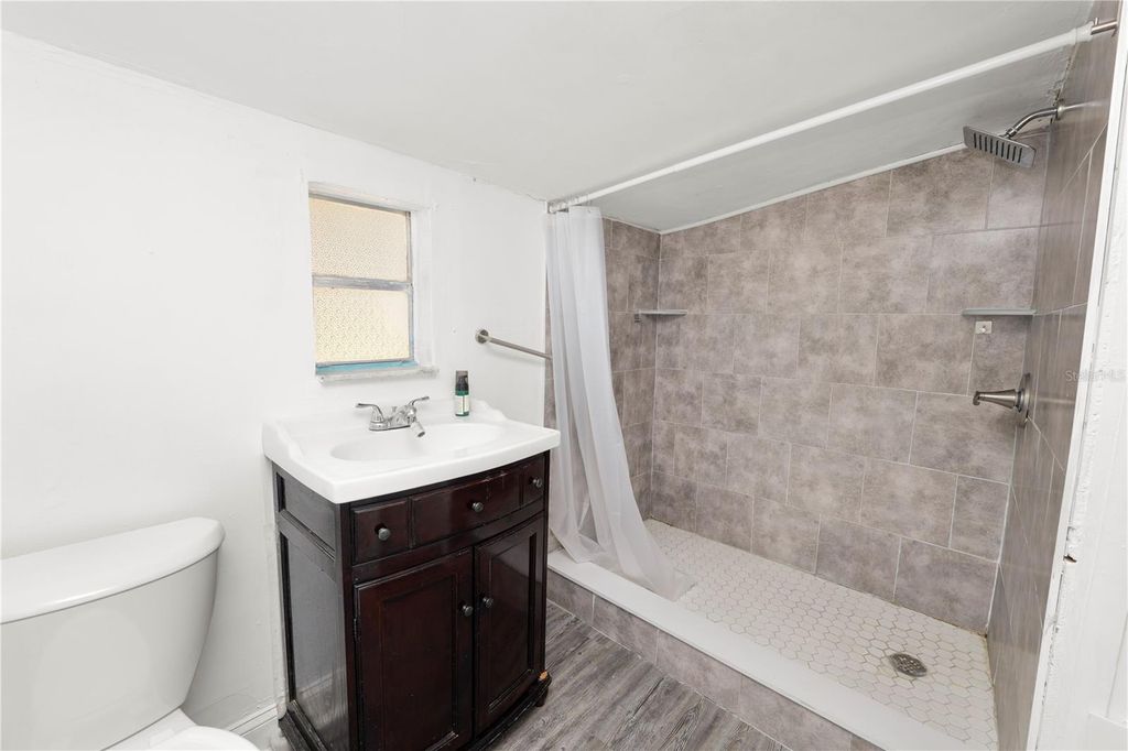 Image 19 of property listing at 1239 AVENUE K, Haines City, FL 33844