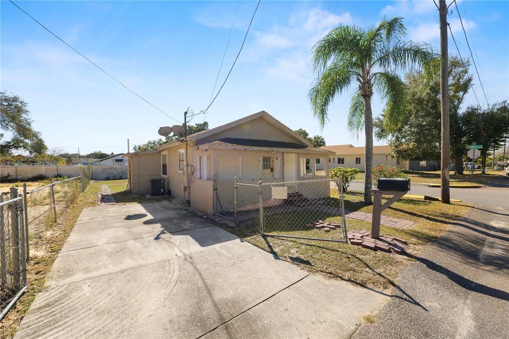 Image 24 of property listing at 1239 AVENUE K, Haines City, FL 33844