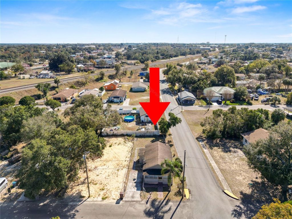 Image 26 of property listing at 1239 AVENUE K, Haines City, FL 33844